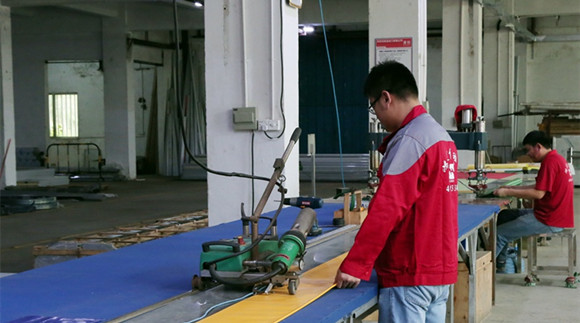 深圳鴻發(fā)自動門專業(yè)定制快速卷簾門廠家 深圳鴻發(fā)自動門專業(yè)定制快速卷簾門廠家